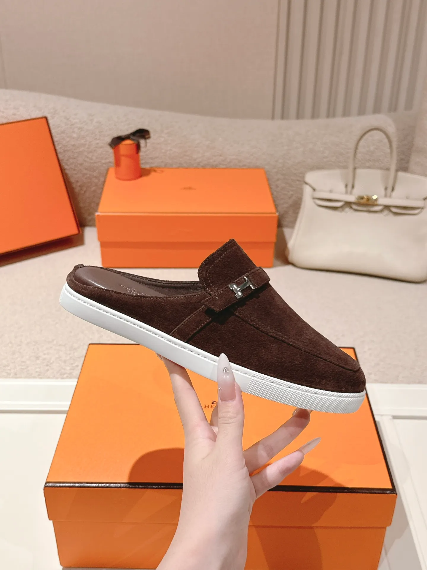 Men's men's shoes 💰560💰 Hermes 25ss new autumn and winter loafers, British retro design, classic and durable! Original reverse mold last, the ultimate 1:1 shape. Fabric: Cow suede/calfskin Lining: Imported sheepskin lining Outsole: Open-molded rubber sole Size: 35-45